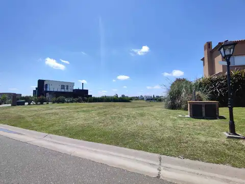 Terreno en Venta de 913,0 m2