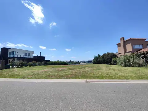 Lote a la laguna Area 1 San Sebastián 2  Permuta