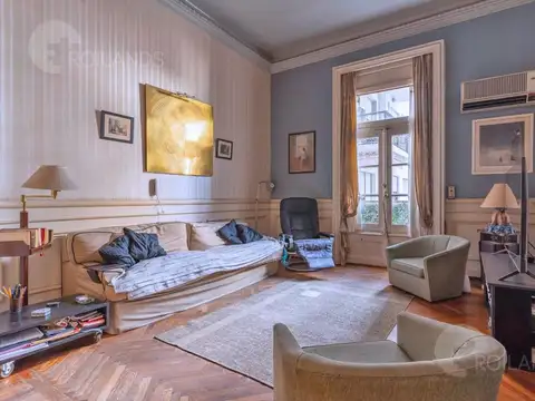 Venta Piso de Estilo Francés con Unidad Adicional en Recoleta