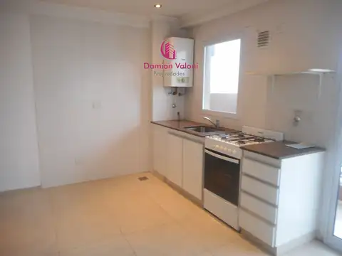 HERMOSO Y AMPLIO MONOAMBIENTE, CON BALCON AL CONTRAFRENTE