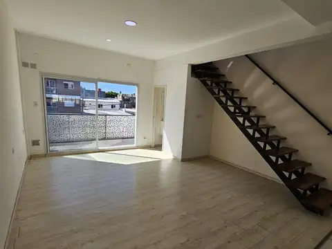 EXCELENTE DEPTO 2 AMB TIPO DUPLEX