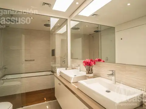 Casa 6 ambientes con 4 baños