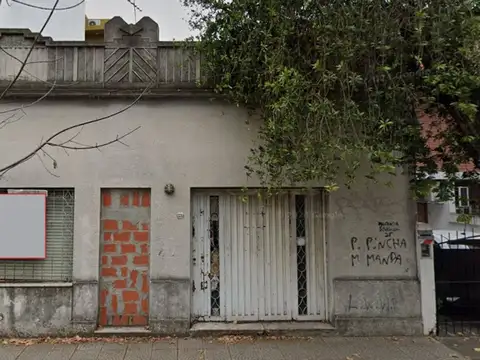 VENTA CASA/LOTE EN PLENO CENTRO DE CASEROS