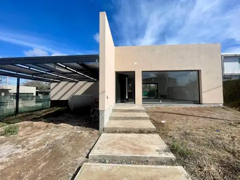 Casa en Venta en Villa Catalina, USD 165.000