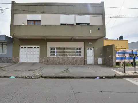 CASA 3 DORMITORIOS EN VENTA LA PLATA PATIO