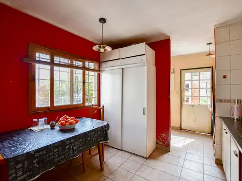 CASA 3 DORMITORIOS EN VENTA LA PLATA PATIO
