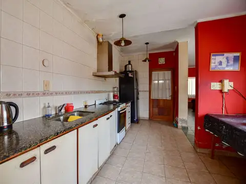Casa 4 ambientes con 2 baños