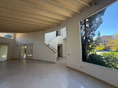 Casa 6 ambientes con 3 baños