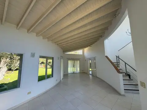 Casa en Venta con 3 cocheras