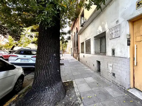 VENTA CASA EN LOTE DE 146 M2 TOTALES. IDEAL USO COMERCIAL DEPOSITO O TALLER. SAN CRISTOBAL.