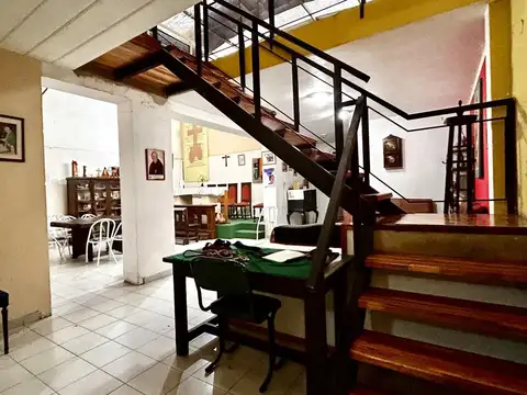 VENTA CASA EN LOTE DE 146 M2 TOTALES. IDEAL USO COMERCIAL DEPOSITO O TALLER. SAN CRISTOBAL.