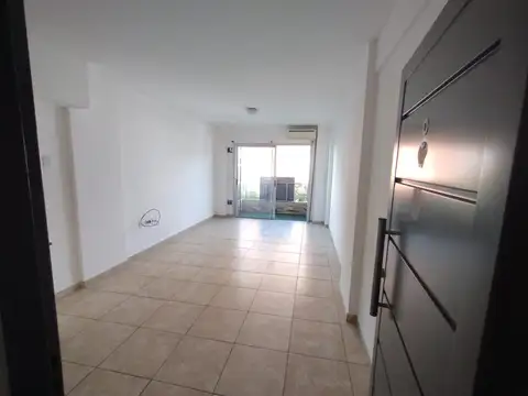 Monoambiente al frente con balcón 