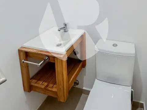 Casa 4 ambientes con 2 baños