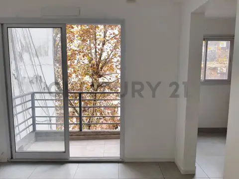 Alquiler monoambiente en Flores con Balcón y cocina separada