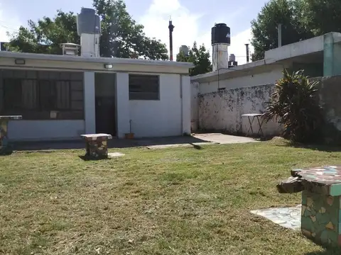 VENTA | PERMUTA - Casa - 2 dormitorios, patio y jardín - Gral. José de San Martin, Rosario.