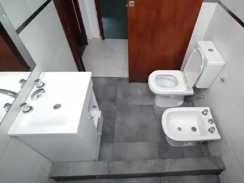 Casa 5 ambientes con 1 baño