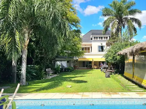 Venta Importante Casa 650 m2 cub en Vicente Lopez 