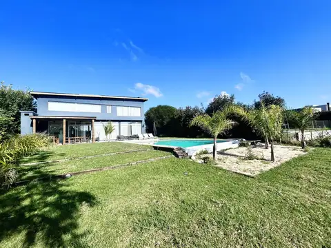 Casa 5 ambientes con 3 baños