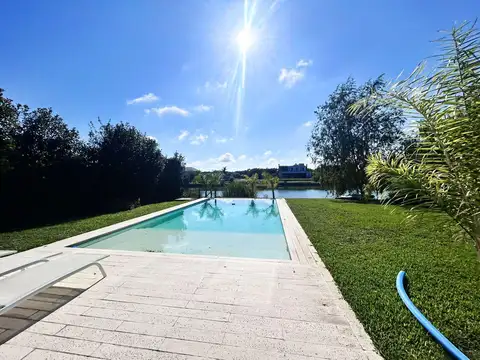 VENTA EN OPORTUNIDAD CASA SALIDA A LAGUNA CANTON ISLAS Mobiliario incluido 