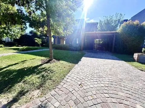 Casa en Venta en El Cantón - Barrio Islas, USD 390.000