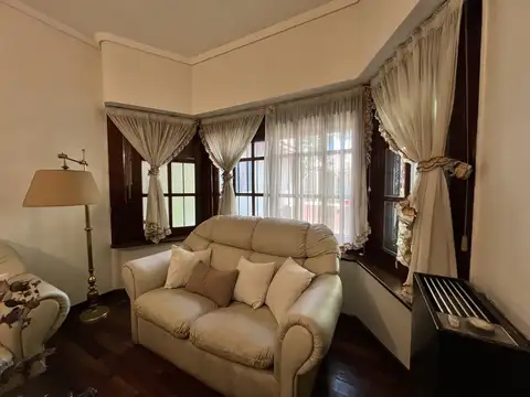 Casa 6 ambientes con 3 baños