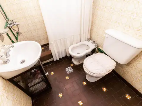 Venta Casa p/ 2 familias c/ patio, coch y terraza