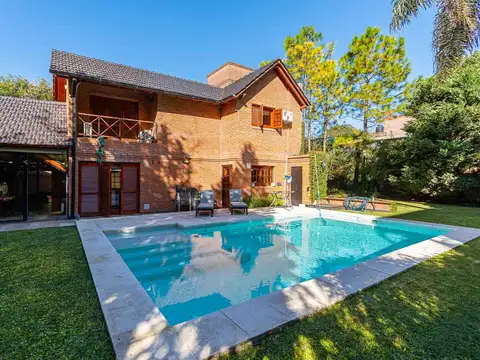 Casa en Venta con jardín y pileta