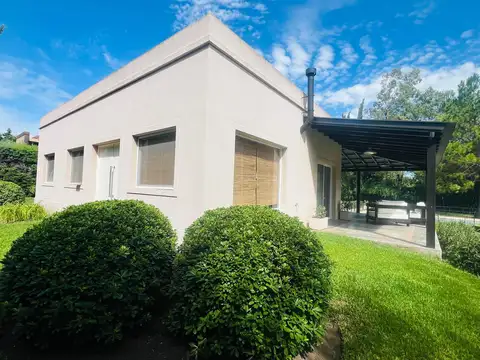 Casa 3 ambientes con 2 baños