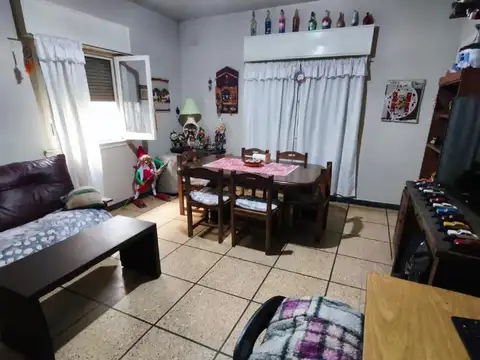 SE VENDE CASA MULTIFAMILIAR DE TRES AMBIENTES CON LOCAL
