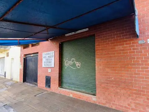 SE VENDE CASA MULTIFAMILIAR DE TRES AMBIENTES CON LOCAL