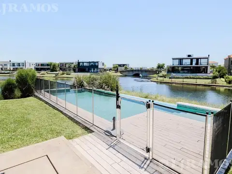 Casa en el Barrio Vistas - Puertos / Escobar
