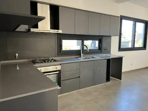 Casa 6 ambientes con 5 baños
