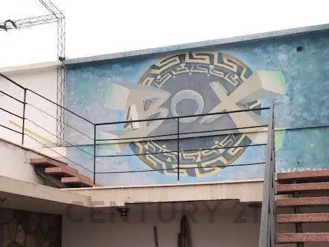 Casa 8 ambientes con 3 baños