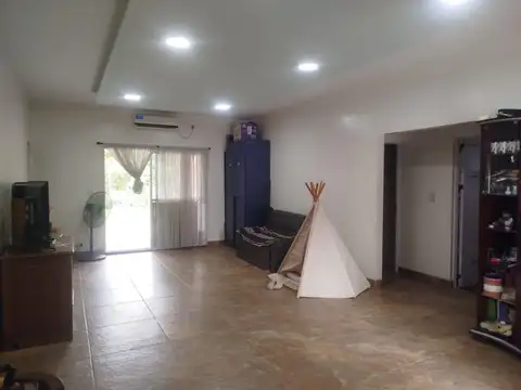 VENTA CASA 4 AMBIENTES  CON PARQUE QUINCHO COCHERAS PQUE SAN LUIS PILAR APTO CREDITO