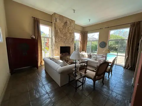 Casa 6 ambientes con 3 baños