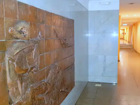 Uriburu 1000, Piso 1