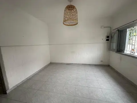 Casa en Alquiler con 2 cocheras