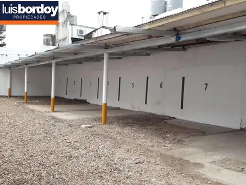 VENTA DE 2 LOCALES Y 8 COCHERAS - ZONA CENTRO