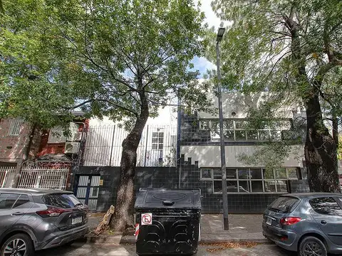 Edificio en block en imporante esquina del barrio de Barracas. 1466 M2 cubiertos. Excelente estado