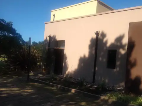 Casa en Venta con 3 cocheras