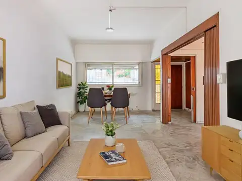 Venta. Casa de 3 amb en planta baja con jardín y cochera cub