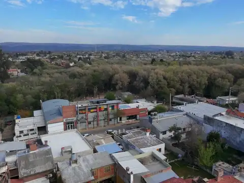 VENTA LOCALES EN MINA CLAVERO SOBRE AVENIDA