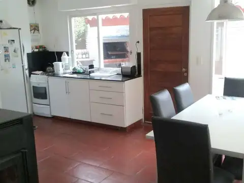 Casa 4 ambientes con 3 baños