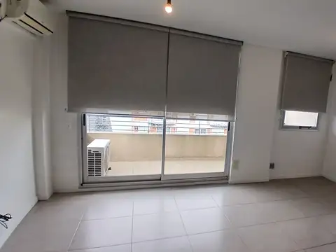 Departamento en Alquiler en Parque Chacabuco, $ 700.000
