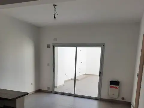 SEGUROLA 2000, Piso 1