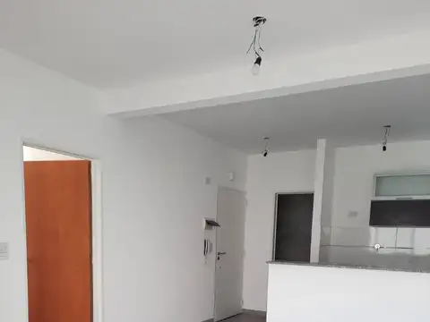 DEPARTAMENTO DOS AMBIENTES  CON PATIO AMPLIO