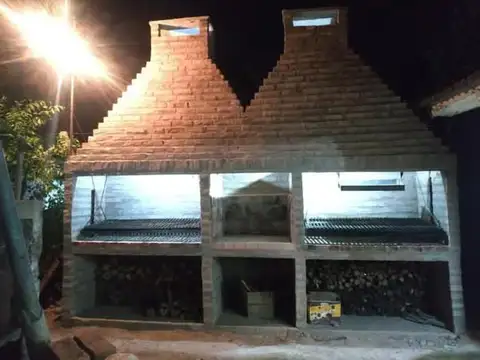 Hermosa Casa Quinta en Glew sobre Av. Almafuerte