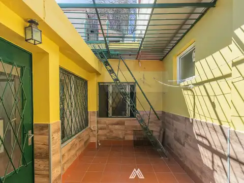 Apartamento de un dormitorio con patio en Alquiler
