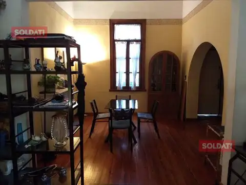 casa 6 amb con patio y depto indep en venta flores