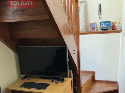 casa 6 amb con patio y depto indep en venta flores